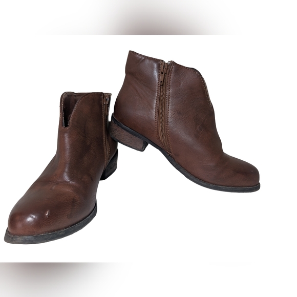 SIZE 6 Boots by Dirty Laundry - Picture 2 of 4